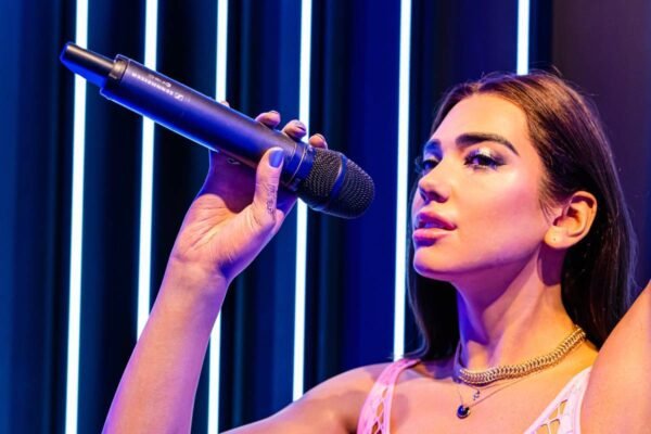 Dua Lipa membawa tur 'Radical Optimism' ke Asia