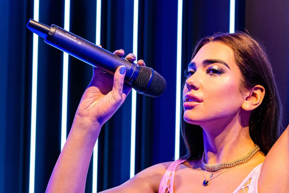 Dua Lipa membawa tur 'Radical Optimism' ke Asia