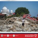 Jumlah korban tewas akibat banjir di Indonesia meningkat menjadi 303 orang di tengah kehancuran akibat topan
