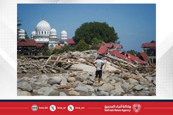 Jumlah korban tewas akibat banjir di Indonesia meningkat menjadi 303 orang di tengah kehancuran akibat topan