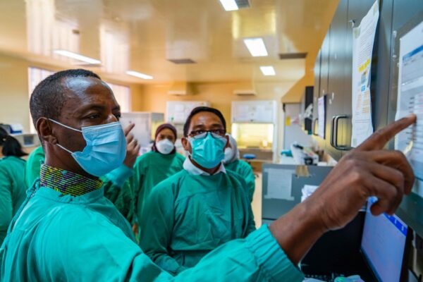 Pencegahan dan pengendalian infeksi: Kemajuan yang berani dari Indonesia