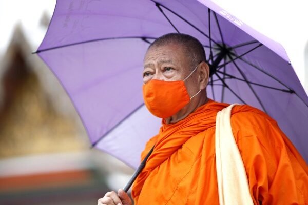 Indonesia mengeluarkan peringatan Covid-19 atas lonjakan kasus di Asia