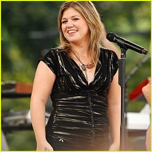 Konser Kelly Clarkson Indonesia Berlangsung Tanpa Sponsor Rokok