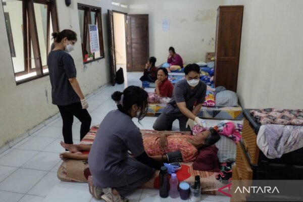 Indonesia memperingati Hari Kesehatan dengan fokus pada pencegahan dan kesejahteraan.