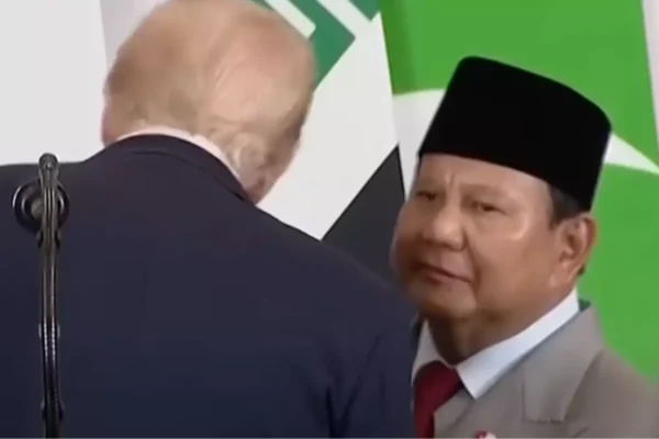 Orang-orang merasa khawatir setelah mikrofon yang tidak sengaja menyala menangkap Presiden Indonesia memberitahu Trump tentang suatu tempat yang 'tidak aman'.