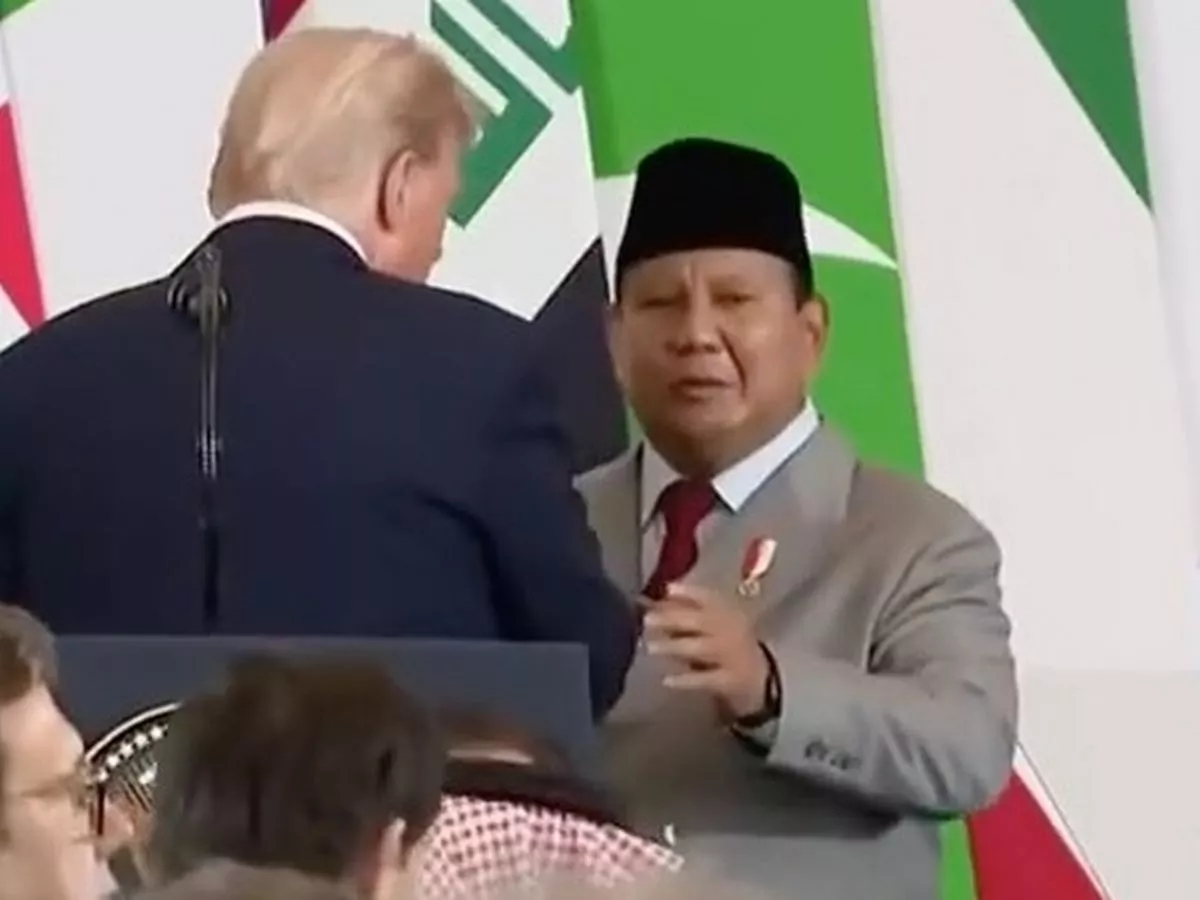 Trump memicu kegemparan setelah mikrofon yang tidak sengaja menyala merekam percakapannya dengan Presiden Indonesia tentang 'anak baik' Eric.