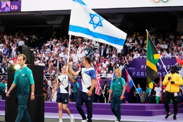 Komite Olimpiade Internasional (IOC) menghentikan upaya Indonesia untuk menjadi tuan rumah Olimpiade akibat larangan terhadap Israel.