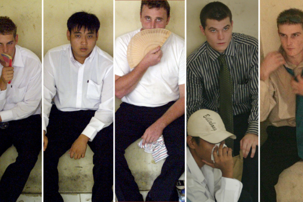 Sembilan warga Australia terbang ke Bali pada tahun 2005. Saat ini, tiga di antaranya telah meninggal dunia dan lima yang tersisa telah kembali ke rumah.