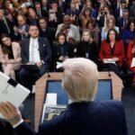 Trump berpidato di Gedung Putih sementara Macron memperingatkan tentang pergeseran ke 'dunia tanpa aturan'.