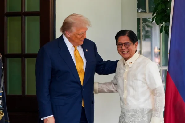 Trump mengumumkan kesepakatan perdagangan dengan Filipina dan Indonesia, dengan tarif sebesar 19%.