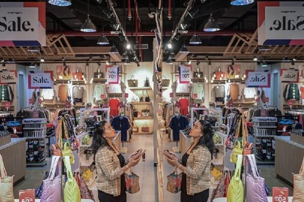 CSIS menyoroti prospek ekonomi Indonesia yang 'suram' seiring dengan pertumbuhan yang turun di bawah 5%.