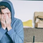 Dari waktu layar hingga tidur: 6 kebiasaan sehari-hari yang mungkin memicu stres Anda