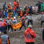 Indonesia melanjutkan pencarian terhadap sekitar 80 orang yang hilang setelah tanah longsor menewaskan 10 orang
