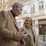 Para peneliti di bidang umur panjang mengatakan bahwa faktor penentu utama kesejahteraan setelah usia 65 tahun bukanlah olahraga, pola makan, atau kekayaan — melainkan apakah Anda memiliki setidaknya satu orang dalam hidup Anda yang mengenal sisi diri Anda yang...