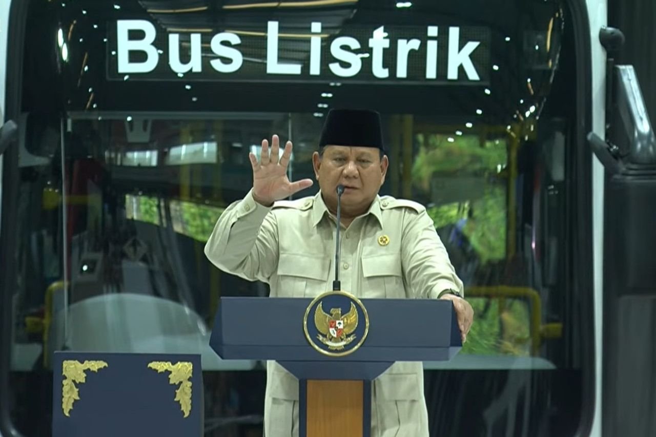Prabowo Menetapkan Target agar Indonesia Memproduksi Mobil Listrik Secara Massal pada Tahun 2028
