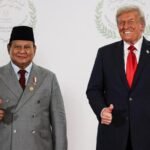 Trump terdengar secara tak sengaja melalui mikrofon yang masih menyala sedang membicarakan urusan bisnis dengan pemimpin Indonesia